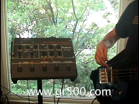 Roland GR-33B Vintage Analog Bass Synthesizer and G-77 Bass Guitar Introduction