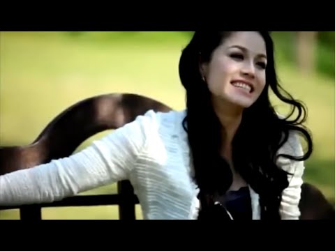 Thể hiện bởi Nhật Kim Anh
