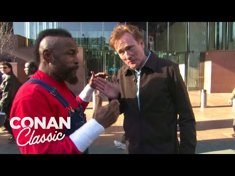 T先生讓柯南參觀芝加哥 - "深夜與柯南-奧布萊恩"。 (Mr. T Gives Conan A Tour Of Chicago - "Late Night With Conan O'Brien")