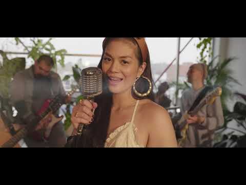 Samantha Leon - Española Way (Official Music Video)