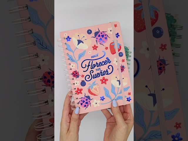 Vídeo relacionado con Stationery Island Cuaderno Rayado A5, Cuaderno Grueso de 360 Páginas, Diario de Rayas con Tapa Dura de 100 gsm para Escribir, Trabajar, Estudiar, Agenda