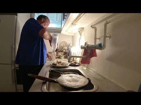MongoTV_3484 - Danish Vlog - Min Aftensmad - Medisterpølse Med Ris og Brun Sovs