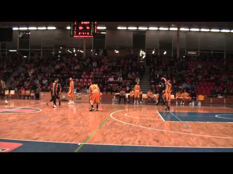 BASKETBAL: Extraliga mužov - Prievidza - Inter Bratislava - koniec zápasu