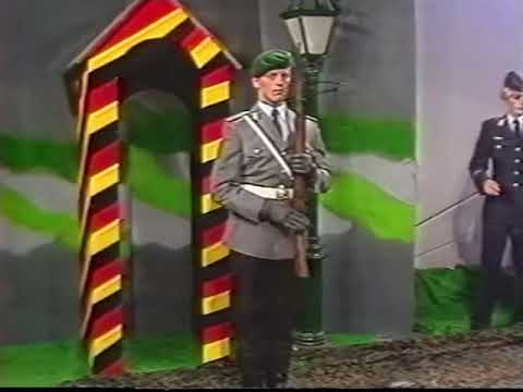 Wachbataillon: Der alte, schnelle Präsentiergriff.