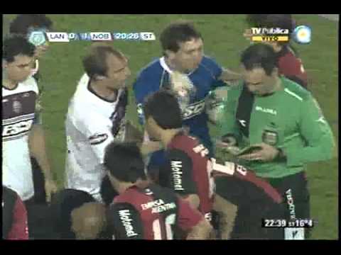 Expulsión de Leandro Díaz por falta sobre Diego Mateo Torneo Inicial 2012