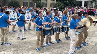 棕熊行進樂隊造訪台藝大 與台灣學生熱情互動