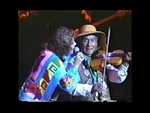 vaso de cristal - Amanda Portales con el compositor del tema, Zenobio Dagha