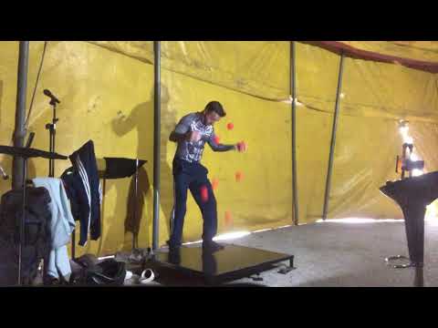 World Record 8 ball bouncin Lift 2 minuti