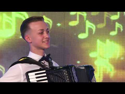 Vojce Petrusev, ucenicite i Grupa Molika - Mominsko Oro (Art Studio Production Live TV Show)