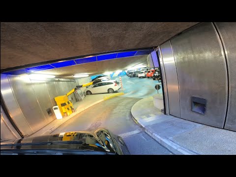 Justus Unterwegs im Parkhaus Tiefgarage Friedrich-Ebert-Platz (P10) Heidelberg Innenstadt