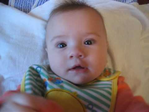 закатывание у новорожденного. закатываются глаза у ребенка. закатывание глаз у новорожденных. ребенок начал закатывать глаза. у грудного ребёнка закатываются глаза.