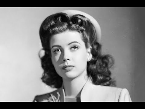 𝐁𝐥𝐮𝐞 𝐌𝐨𝐨𝐧 𝐛𝐲 𝐆𝐥𝐨𝐫𝐢𝐚 𝐃𝐞𝐇𝐚𝐯𝐞𝐧 (with photos & videos) ♥