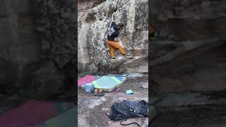 Video thumbnail de Borracho de poder, 7a. Bezas