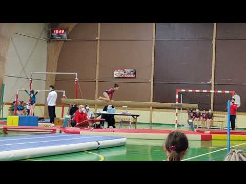 Poutre gym poussine 8 ans fédéral B Championnat departamental. viga gimnasia nina 8 anos