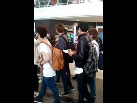 [Fancam] Exo leaving 120521