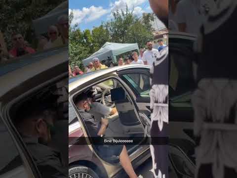 Din ce masina coboara BIju?