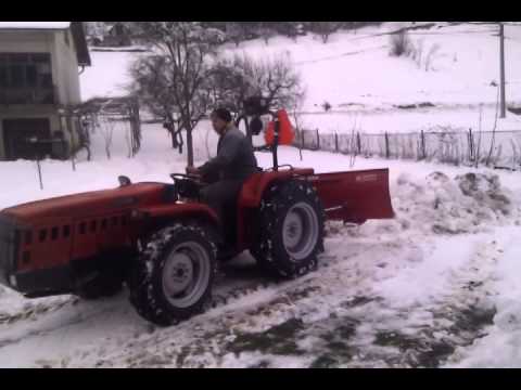 292a.DEČKI ŽUTNICE - Čiščenje snijega