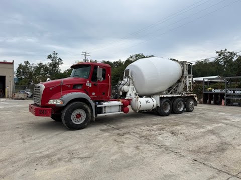2015 MACK Granite GU813 Ready Mix Truck