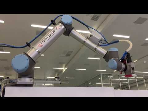 Projektvideo: Automatisierung einer Spitzgussmaschine mit Universal Robot in Reinraum Klasse 8