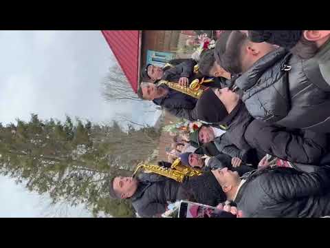 Crăciun ca altădată în Mărișel 🎶 Junii colindă satul, iar tradiția unește oamenii ❤️