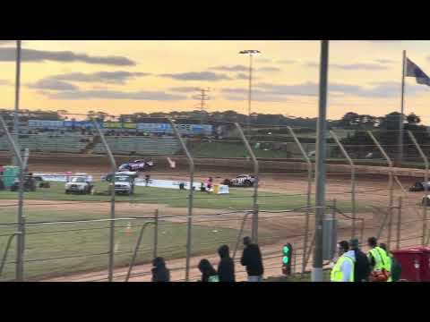 Super Sedans Heat 4 Max’s Race Premier Speedway Warrnambool 13/12/2025