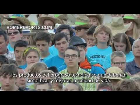 Francisco a los jóvenes: No dejéis que la tecnología os distraiga de lo importante