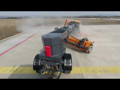 Poklic: vzdrževalec letaliških površin