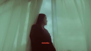 Download lagu Monita Tahalea -- Seketika (Lyric Video) mp3