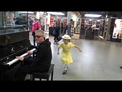 Tiny Dancer Astonishes Street Pianist