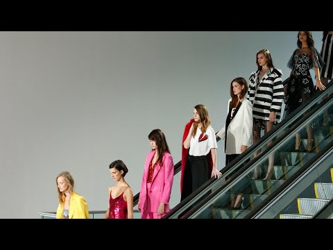 Oscar de la Renta’s SS18 Show at Sotheby’s