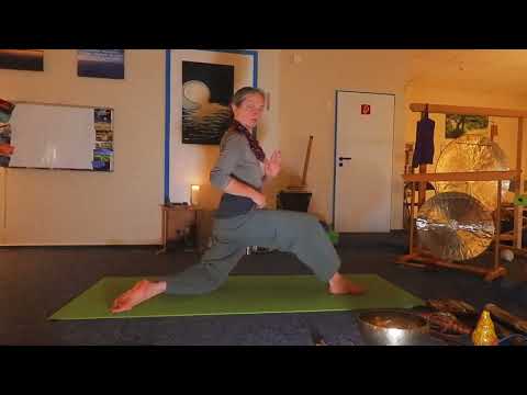 Heldenyoga-6: Yoga-Übungen für Balance aus dem Kniestand und dem Fersensitz - Gut für Innere Stärke