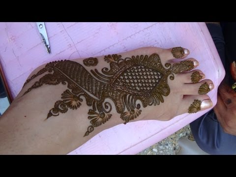 beautiful mehndi design for feet by mehndi artistica