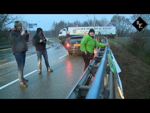 Activiste opgepakt bij konijnenprotest van Vegan Streaker Peter Janssen