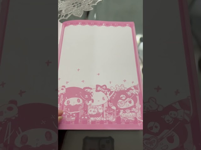 Vídeo relacionado con Kids Licensing - Libreta Peluche A5 con Rayas para Escribir - Cuaderno Infantil Suave de Hello Kitty & Friends para Niñas, Ideal para Regalar