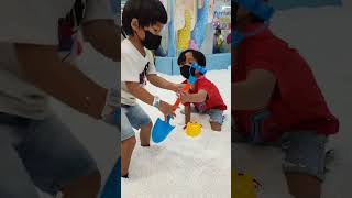 Download lagu Main Salju di Mall mp3 Download lagu Main Salju di Mall mp3