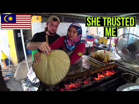 Festa Satay de US$ 8 com simpáticas damas malaias 🇲🇾