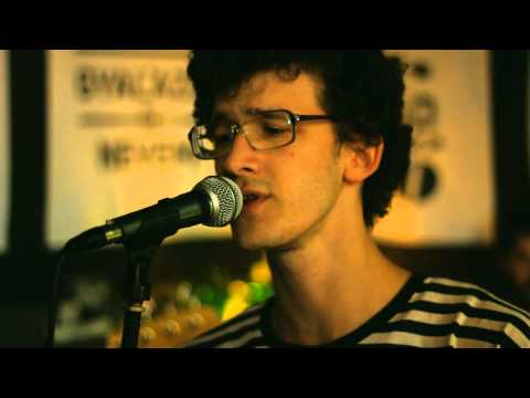 Csaknekedkislány Falábú nő Official