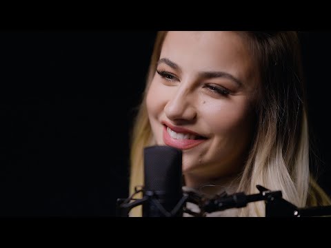 Adrijana Baković - Život vrti se u krug (official video)