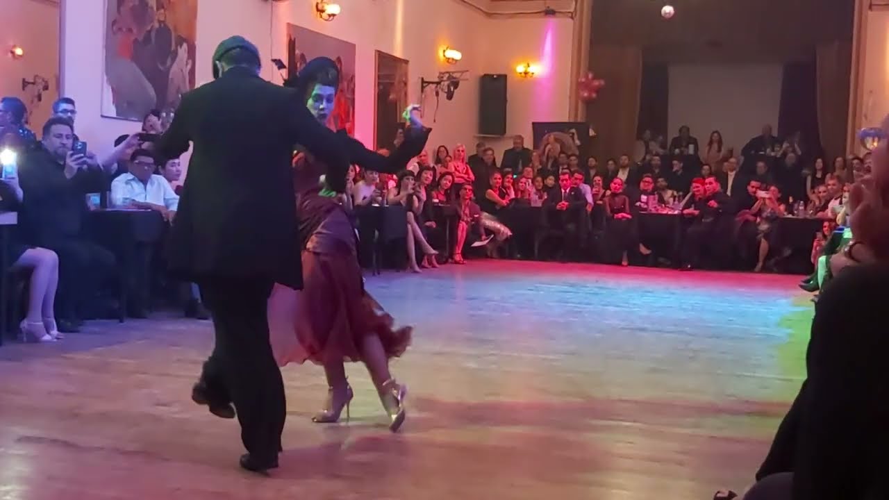 Campeones Mundiales de Tango Escenario: Julián Sánchez y Bruna Estellita "Loca" en La Nacional