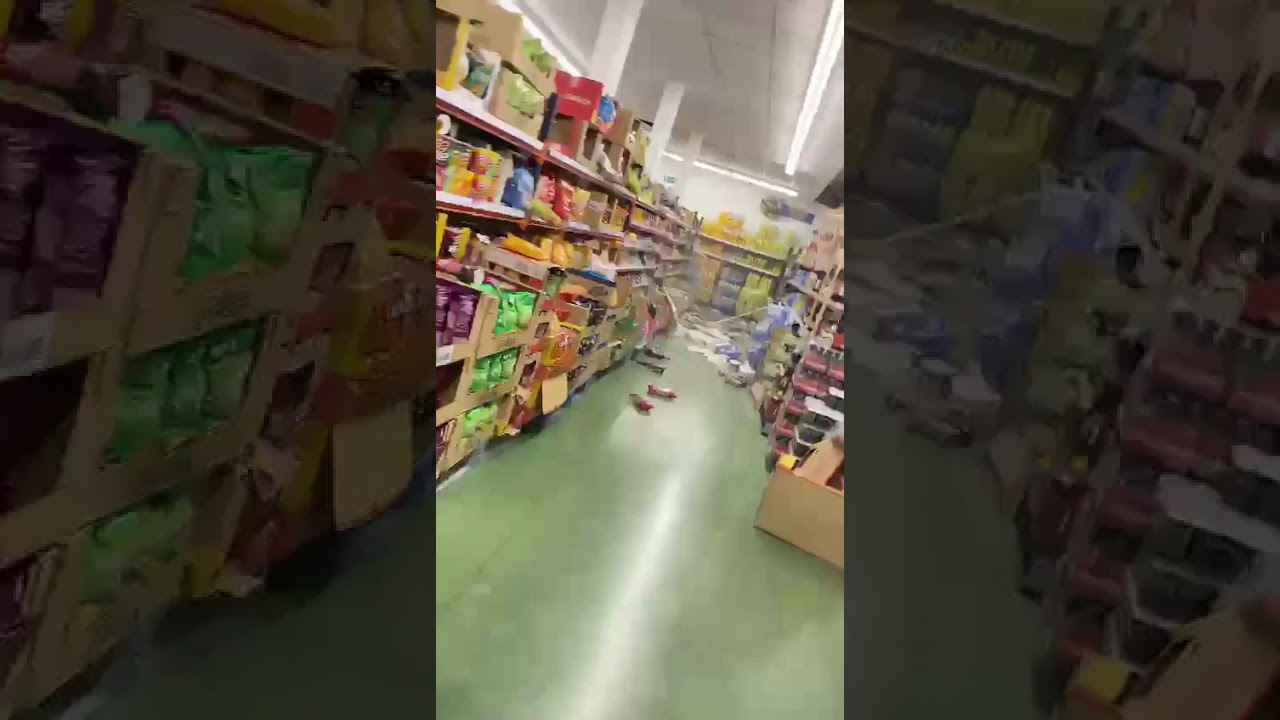 Terremoto en Granada: así queda un supermercado tras el seísmo