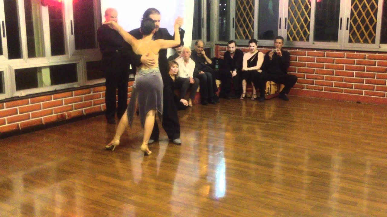 Jorge Llado y Flor Argento 1-4-12 Milonga del Angel Genova 2.MOV