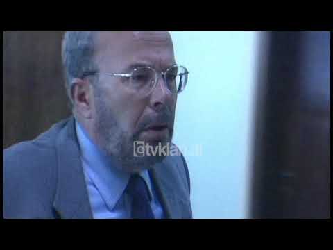 Kryetari i PS Fatos Nano nuk kenaqet vetem me doreheqjen e Angjelit - (3 Dhjetor 2001)