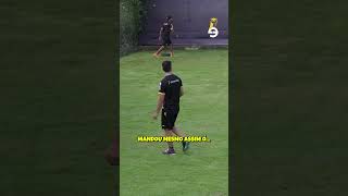 ELE ACERTOU O ÂNGULO COM O ARCO BALANÇANDO 🤯🫣 #reversao #futebol #loucosporfutebol