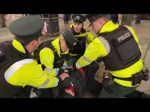 PROTESTERS ATTACKED BY MASKED PADDYSTINES IN BELFAST,POLICE LOSE CONTROL #thugs #belfast #police 