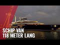 Grootste jacht ooit gebouwd in Nederland vaart A'dam binnen