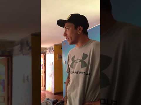 duelo de los Raperos Racek y Cristofebril  sobre Arte auspiciado por el team RedBull