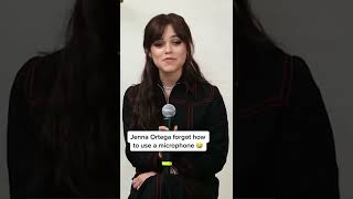 Jenna Ortega Forgot How To Use A Microphone 🤣
