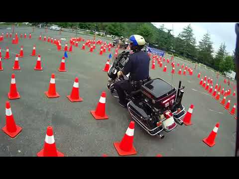 I chase a cop through an obstacle course - R1200GSA