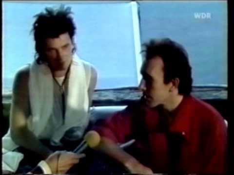 U2 - Bad / Elvis Presley & America (snippet) (Live 1984-11-02 London)