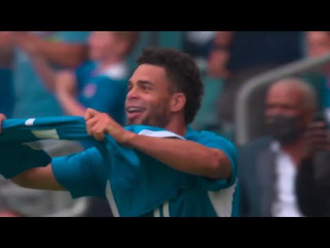 Rivière knows how to celebrate